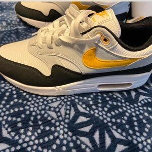 Nike White and Yellow Sneakers